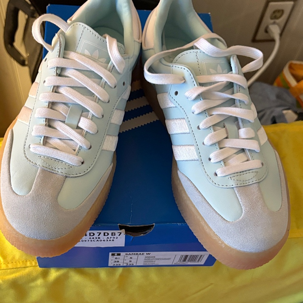 Adidas Women's Sambae sneakers-Almost Blue-NEW IN BOX-size 6.5-fits like 7